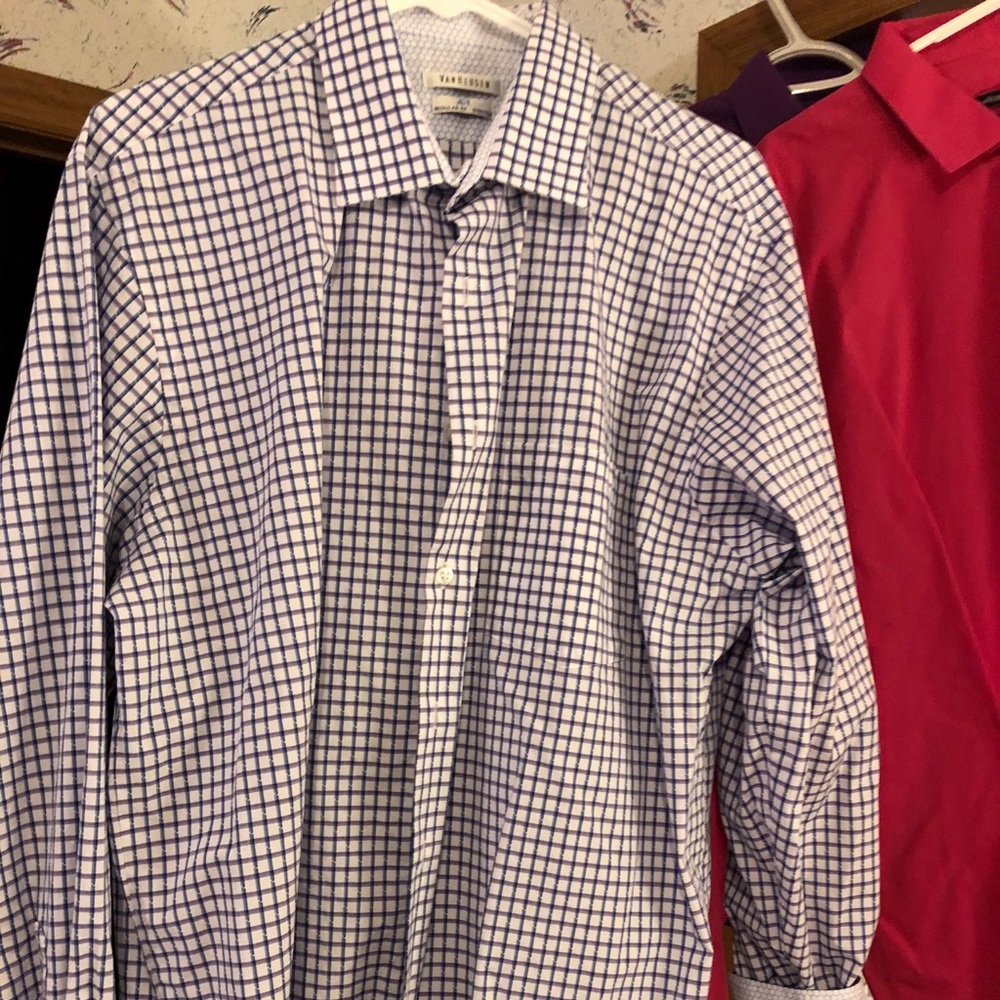 Men’s long sleeved dress shirt